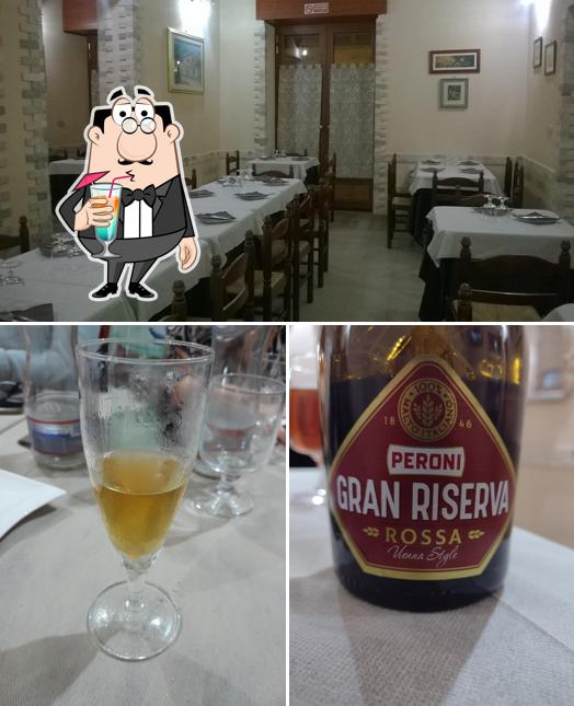 La bevanda e interni del ristorante