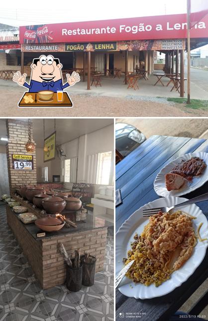 Confira a foto ilustrando comida e interior a Restaurante Fogão a Lenha