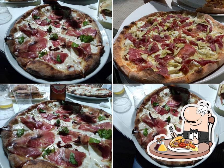 A Pizzeria Del Sole, puoi goderti una bella pizza