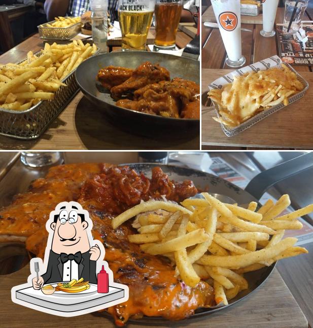 A RocoMamas Newmarket vous pouvez essayer des frites, des pommes frites