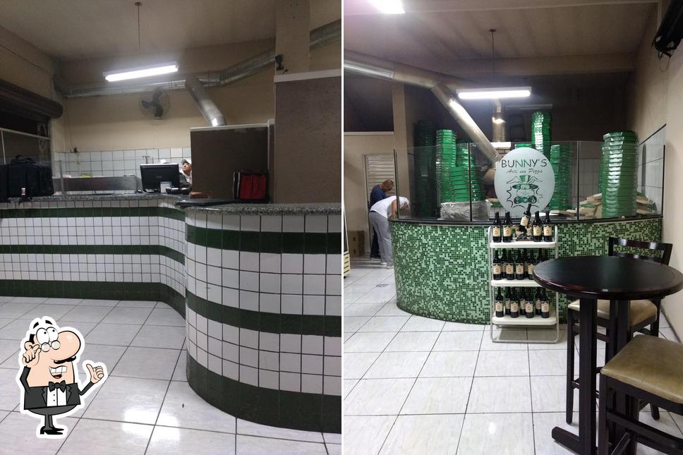 O interior do BUNNYS PIZZARIA