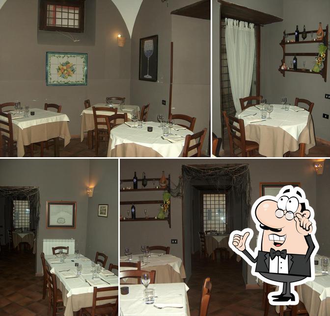 Dai un'occhiata agli interni di Acquapazza Osteria