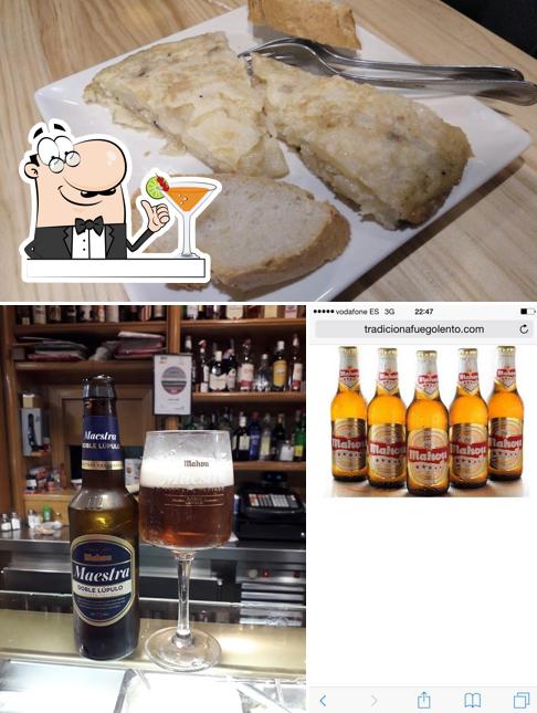 The photo of drink and food at Bar Rafa
