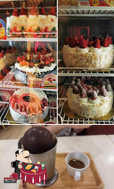 Swensen's provides a number of sweet dishes