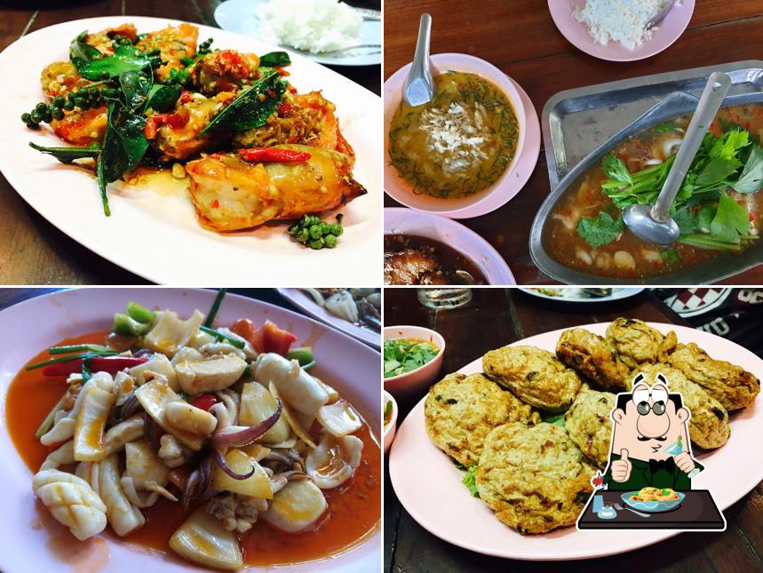 Meals at Krua Loong Loy Pa Lan