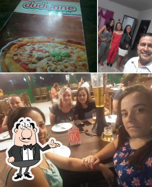 Esta é a foto apresentando interior e pizza no Dudonne Pizzas