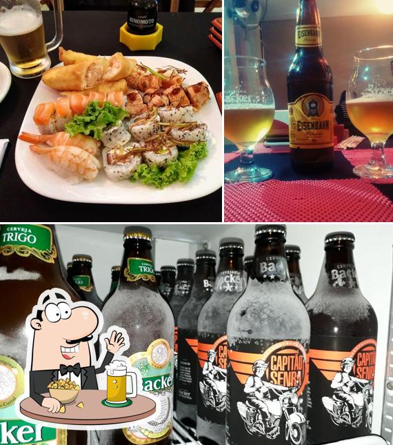 Desfute um copo de cerveja leve ou escura