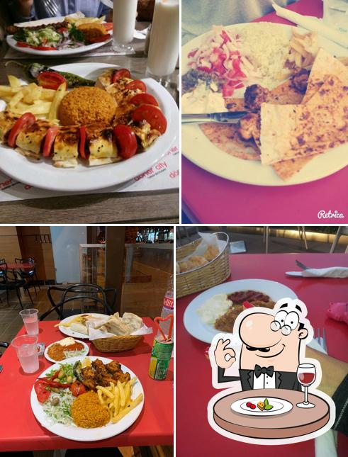 Voici la photo représentant la nourriture et intérieur sur Döner City turkish restaurant