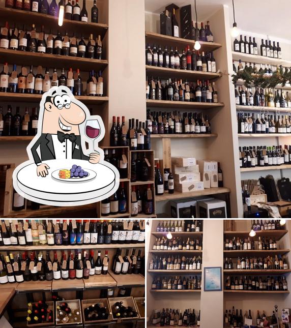 Goditi un bicchiere di vino a ENOTECA LM - Enoteca Milano, Enoteca, Aperitivo Milano, Vino, Mescita, tignanello, sassicaia, wine bar