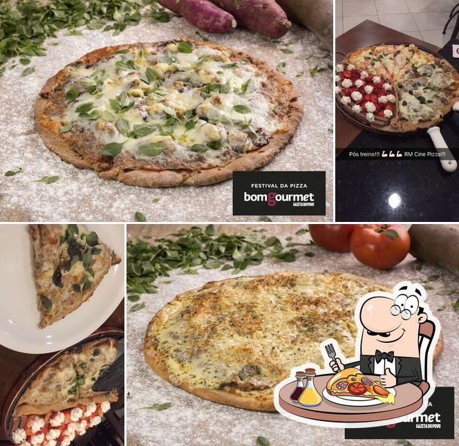 Escolha pizza no RM Cine Pizza e Cafeteria