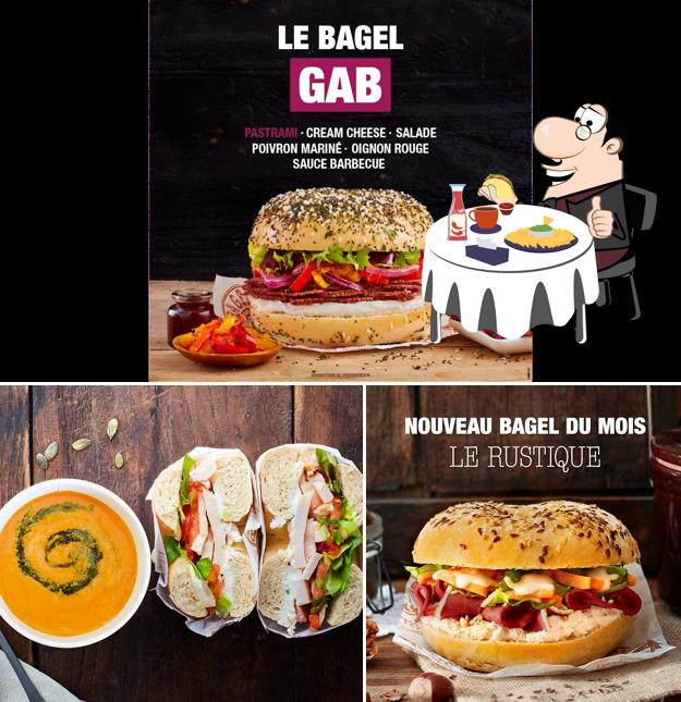 Concediti un bell'hamburger a BAGELSTEIN • Bagels & Coffee shop