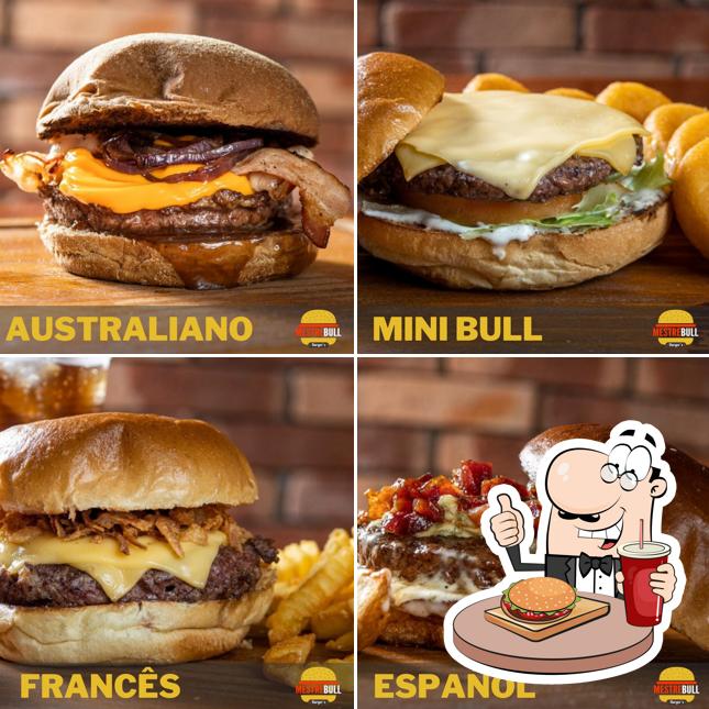 Peça um hambúrguer no Mestre Bull Burger's