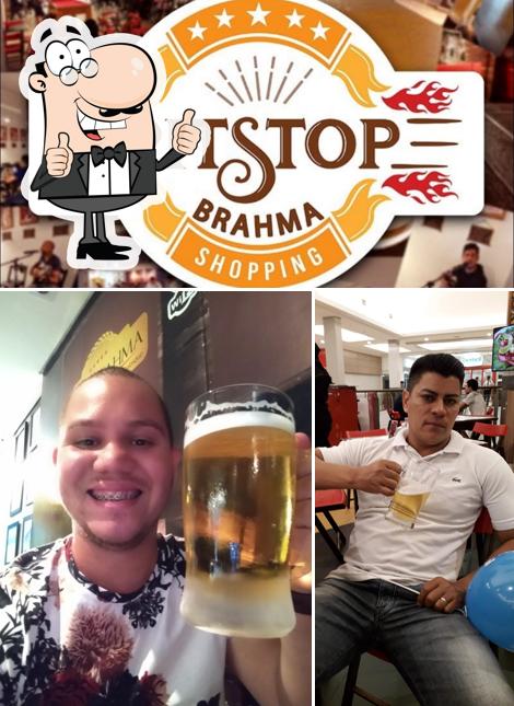 Look at this photo of Pit Stop da Brahma Shopping