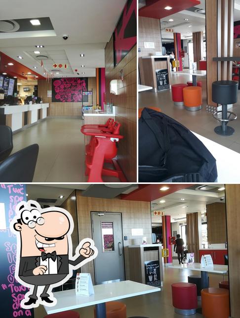 L'intérieur de McDonald's Amalinda Drive-Thru