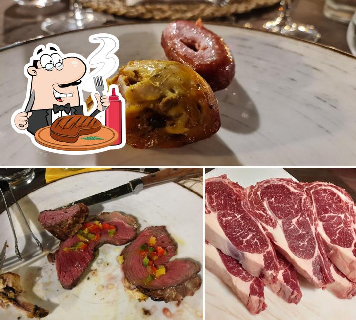 Casarão Churrascaria sert des plats à base de viande