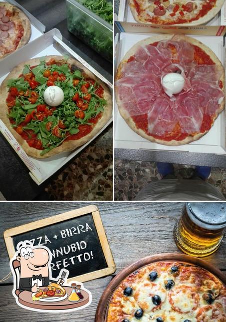 Commandez des pizzas à Pizzeria Antico Rustico