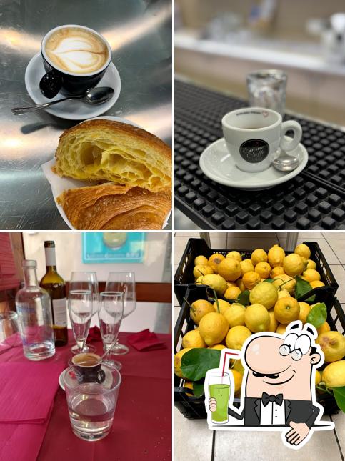 Goditi un drink a La Sirenetta Ristorante-Pasticceria-Gelateria