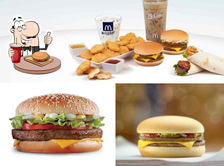 Pide una hamburguesa en McDonald's Phoenix