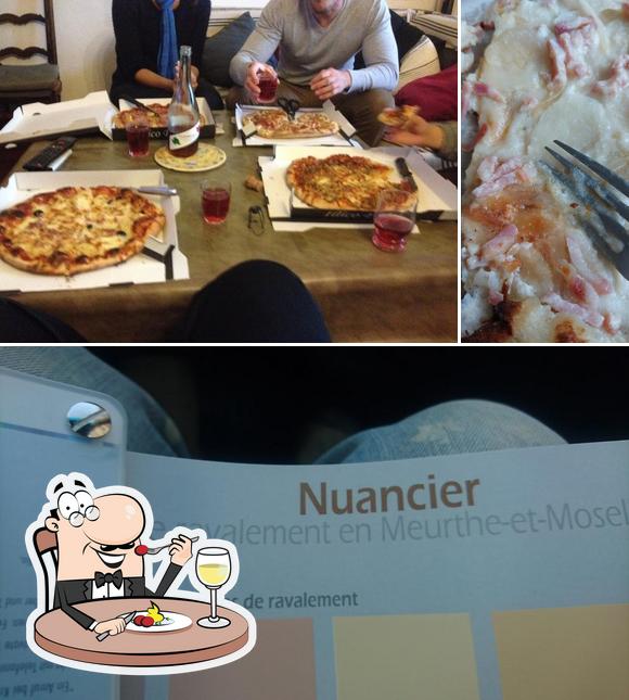 Jetez un coup d’oeil à l’image représentant la nourriture et intérieur concernant Illico Pizza