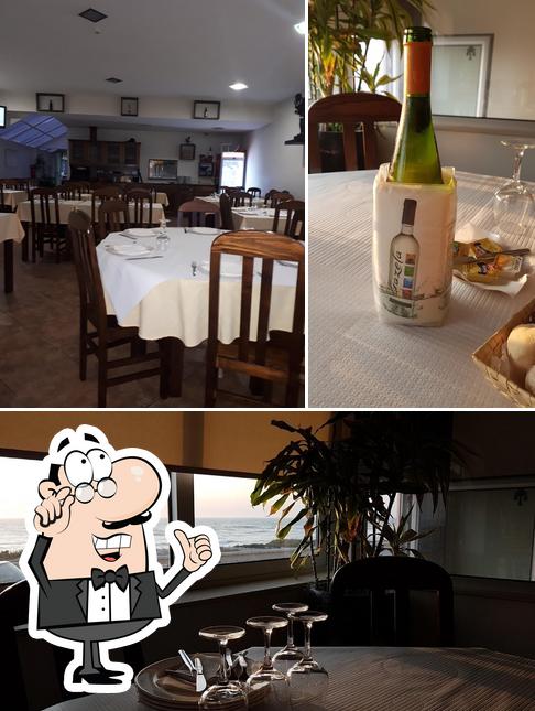 The photo of Restaurante D'licias’s interior and wine