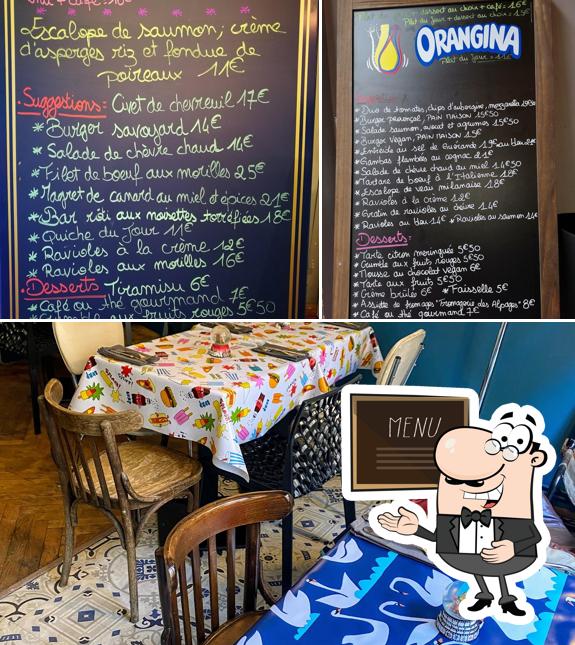 Voici la photo représentant la tableau noir et intérieur sur L’Embelly Le Bistro de Reb