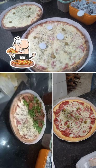 Peça pizza no Pizzaria e Esfiharia Sabor à Lenha