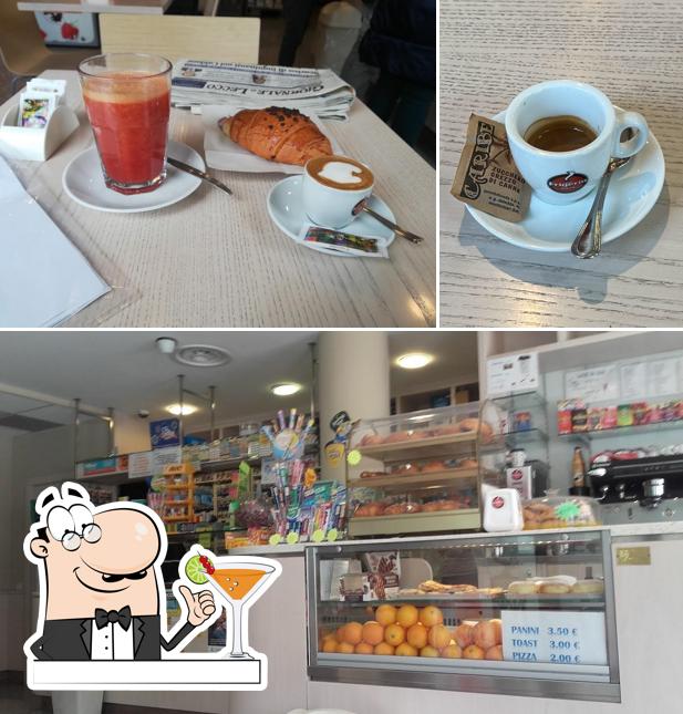 La foto di bevanda e cibo da Caffé Volta