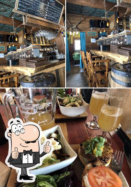 Regarder l'image de Le Baril Roulant - Microbrasserie / Pub, Brasserie & Boutique