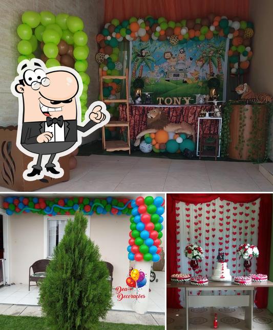 Confira a foto apresentando interior e bolo no Déa decorações - Artes com balões para festas infantis