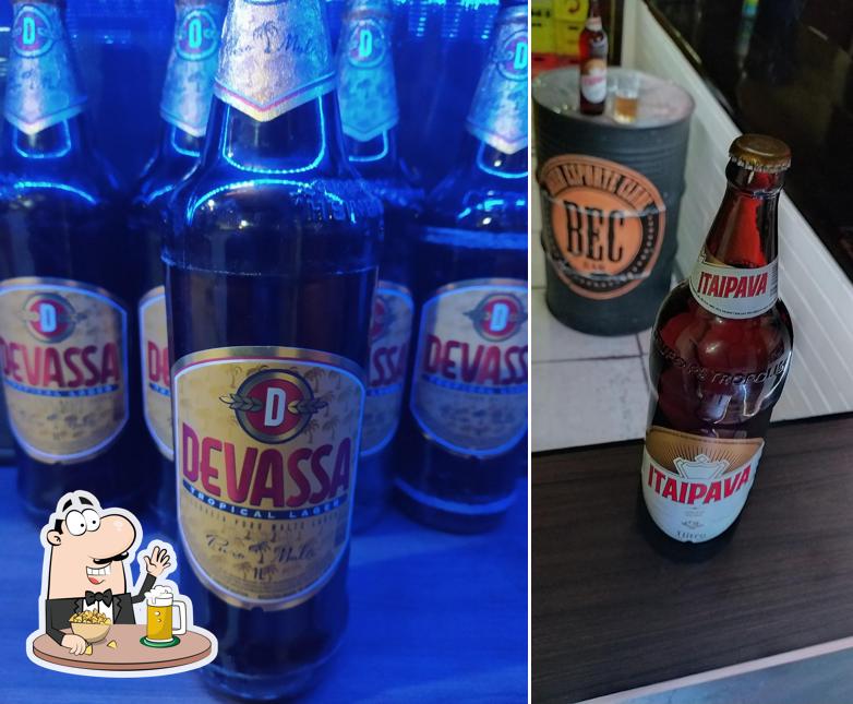 Você pode tomar uma tulipa de cerveja leve ou escura