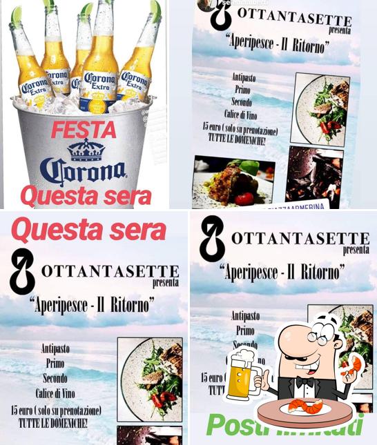 Puoi ordinare un rinfrescante bicchiere di birra chiara o scura