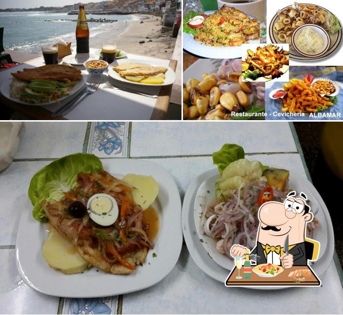 Observa las fotos donde puedes ver comida y cerveza en Albamar