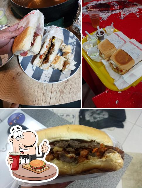 Prueba una hamburguesa en Hot Dog Yracema