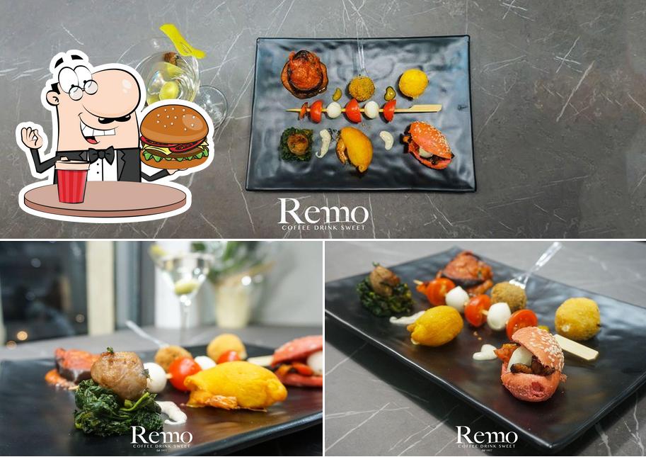 Ordina un hamburger a Bar Remo - Coffee Drink and Sweet