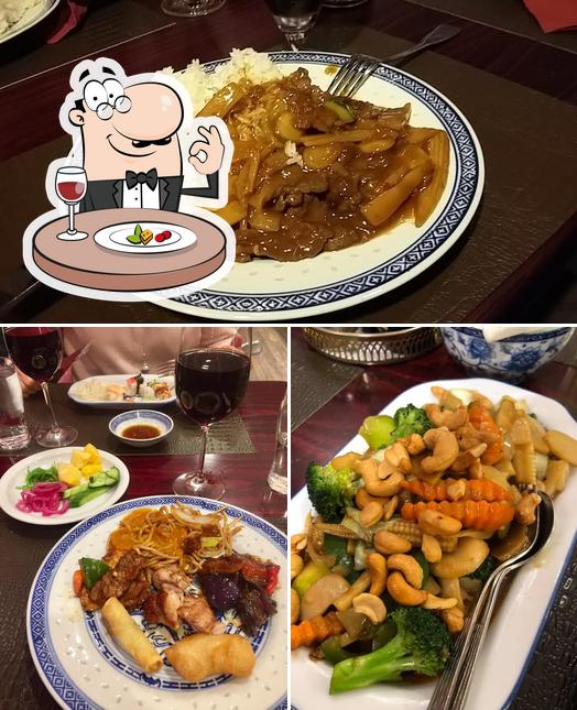 Еда в "China Palace Restaurant"