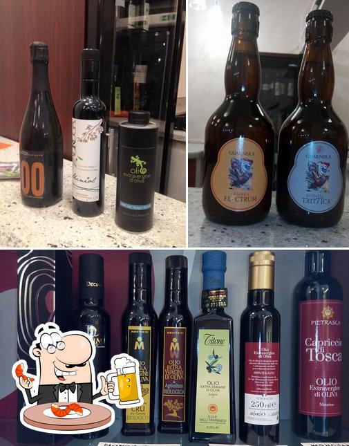 Puoi prenderti un rinfrescante bicchiere di birra chiara o scura