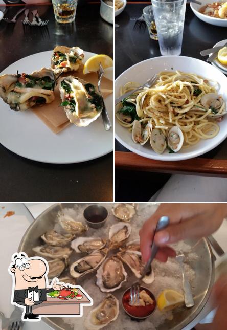 Попробуйте блюда с морепродуктами в "Bluecoast Seafood Grill & Raw Bar Bethany"