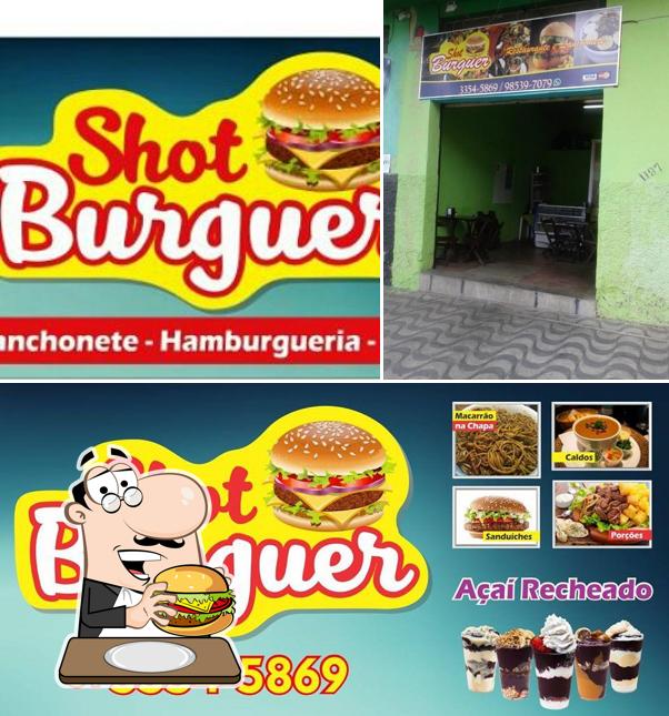 Consiga um hambúrguer no SHOT RESTAURANTE