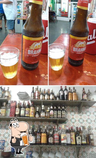 Você pode tomar um copo de cerveja leve ou escura