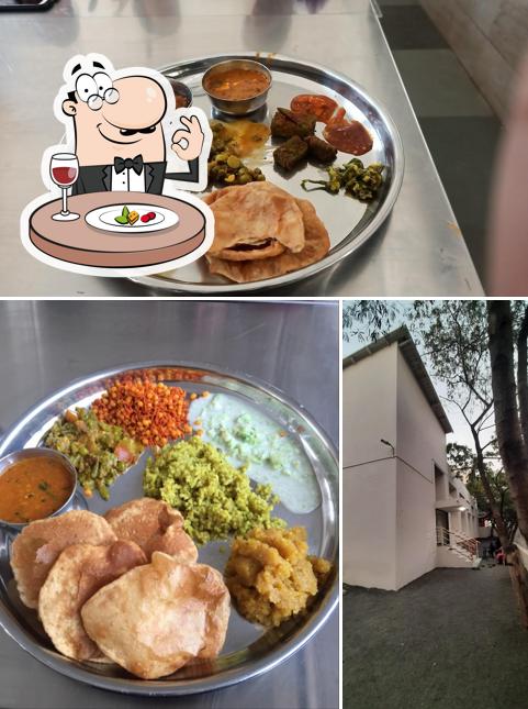 Among different things one can find food and interior at Bhagwan Mahaveer Jain Bhojanalay (JITO Chinchwad)