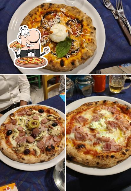 Prenditi una pizza a Pizzeria Ciury Ciury - Portella di Mare