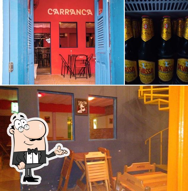 A ilustração da interior e cerveja a Carranca