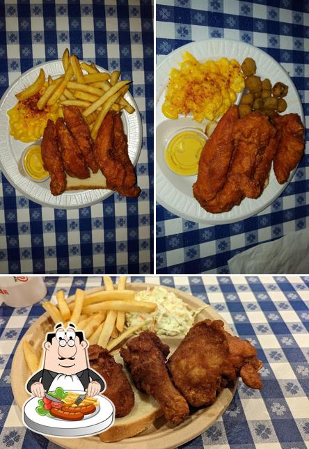 Food at Gus’s World Famous Fried Chicken