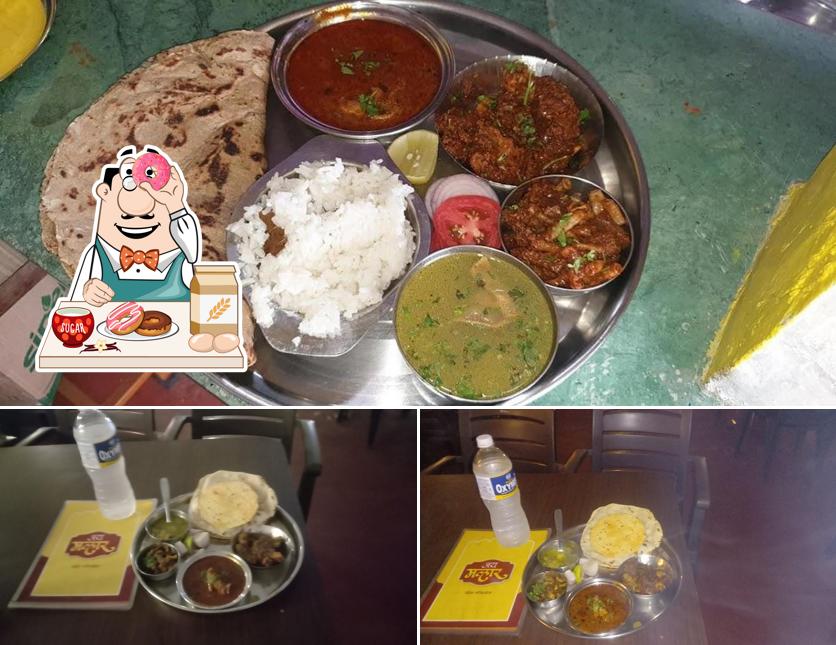 Hotel Jay Malhar हॉटेल जय मल्हार serves a selection of sweet dishes