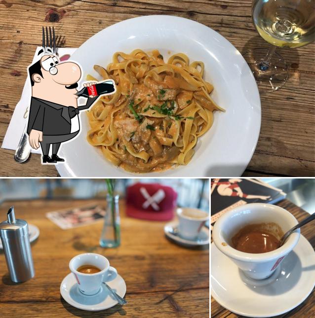 Mira las imágenes que hay de bebida y comida en SIPERIA Bar Café