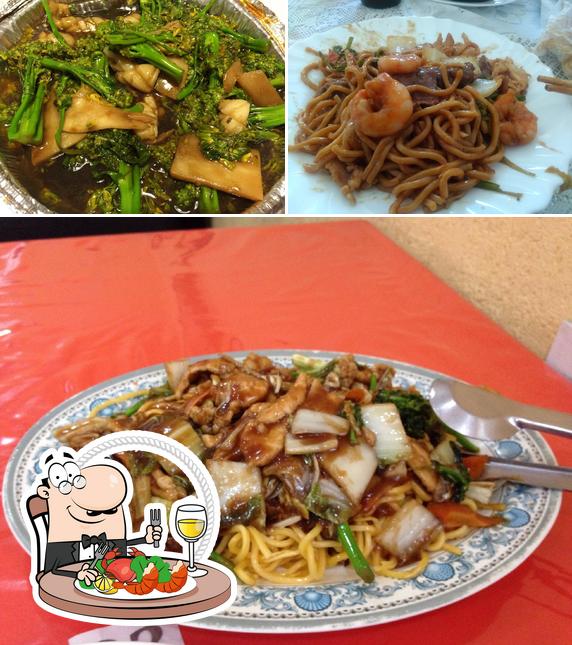 Peça diferentes refeições de frutos do mar disponíveis no Restaurante Pei Hai