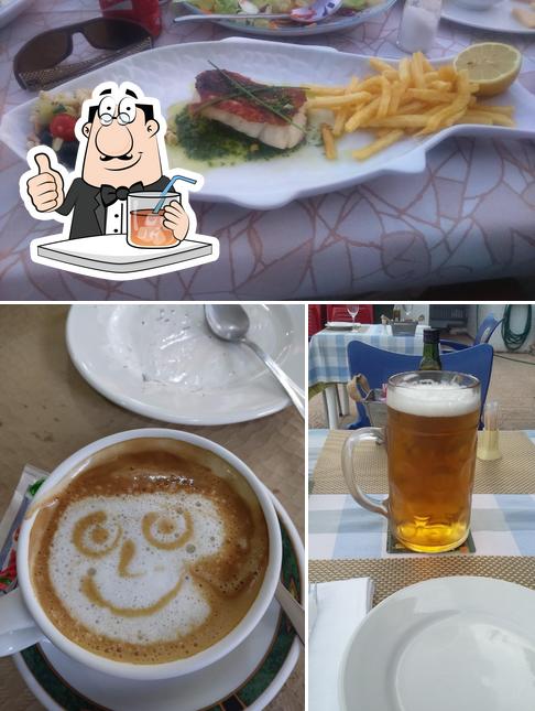 Among various things one can find drink and burger at Restaurante Rincón de Miguel