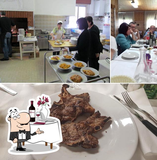 La foto della tavolo da pranzo e cibo di Ristorante Stagnì