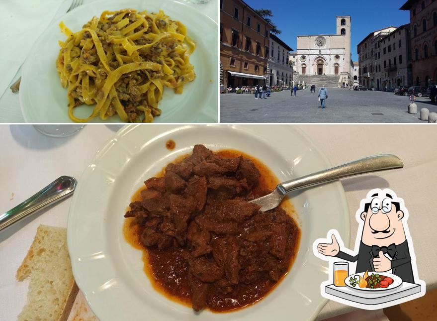 Questa è la foto che mostra la cibo e esterno di Ristorante la Mulinella