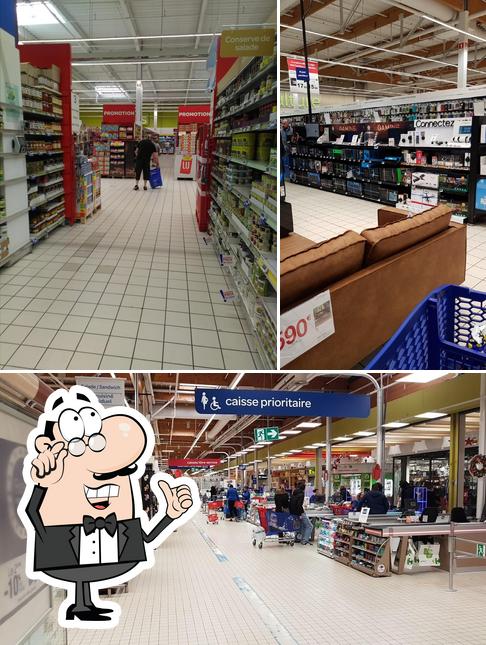 L'intérieur de Carrefour Orange